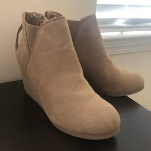 Never Worn Size 10 maurices Tan Wedge Booties